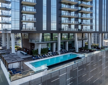 70 Rainey St - Photo Thumbnail 2