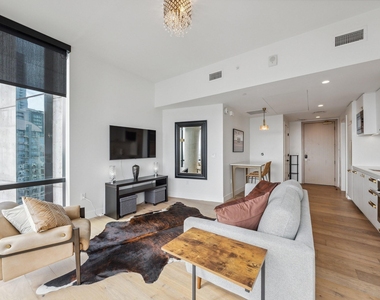 70 Rainey St - Photo Thumbnail 30