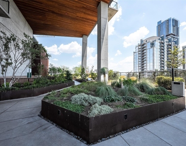 70 Rainey St - Photo Thumbnail 19