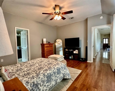 7521 Cedar Edge Dr - Photo Thumbnail 11