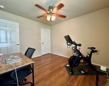 7521 Cedar Edge Dr - Photo Thumbnail 15