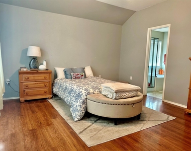 7521 Cedar Edge Dr - Photo Thumbnail 10