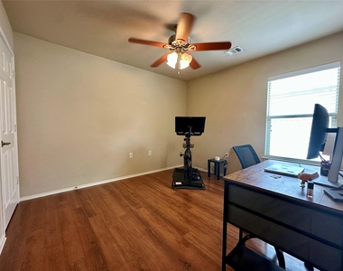 7521 Cedar Edge Dr - Photo Thumbnail 14
