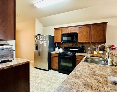 7521 Cedar Edge Dr - Photo Thumbnail 4
