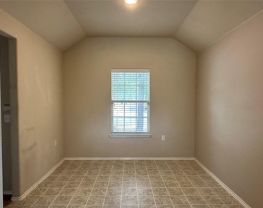 7521 Cedar Edge Dr - Photo Thumbnail 6