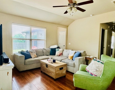 7521 Cedar Edge Dr - Photo Thumbnail 9