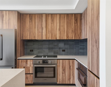 84 East Ave - Photo Thumbnail 16