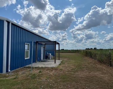 2000 County Road 453 Rnch - Photo Thumbnail 9