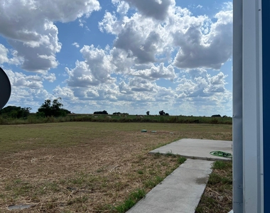 2000 County Road 453 Rnch - Photo Thumbnail 8