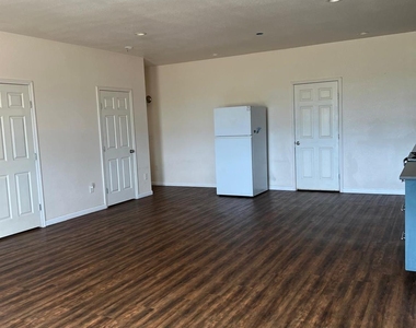 2000 County Road 453 Rnch - Photo Thumbnail 7
