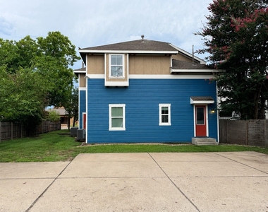 4420 Red River St - Photo Thumbnail 3