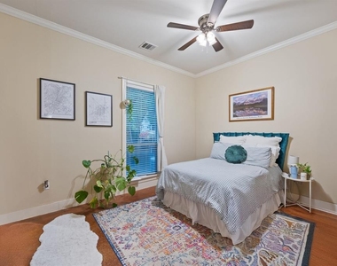 4420 Red River St - Photo Thumbnail 2