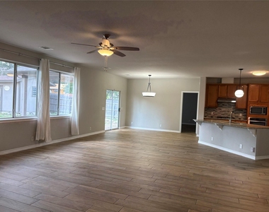 1112 Vanderbilt Cir - Photo Thumbnail 27