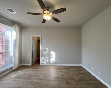 1112 Vanderbilt Cir - Photo Thumbnail 17