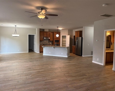 1112 Vanderbilt Cir - Photo Thumbnail 28