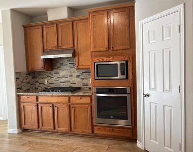 1112 Vanderbilt Cir - Photo Thumbnail 29