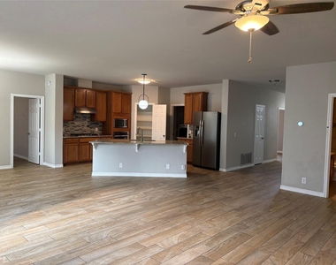 1112 Vanderbilt Cir - Photo Thumbnail 25