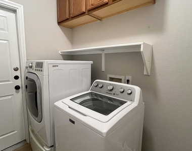 1112 Vanderbilt Cir - Photo Thumbnail 7