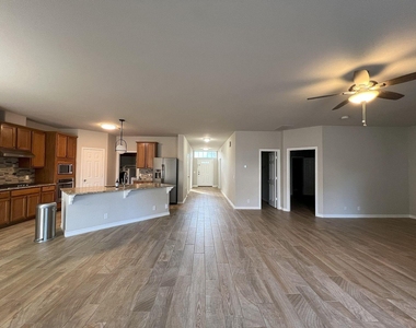 1112 Vanderbilt Cir - Photo Thumbnail 1