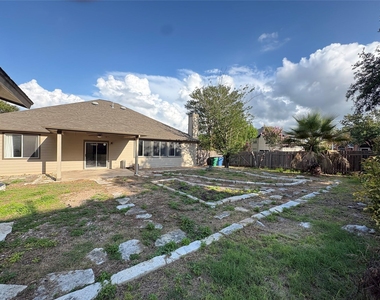 1112 Vanderbilt Cir - Photo Thumbnail 34