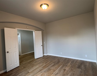 1112 Vanderbilt Cir - Photo Thumbnail 31