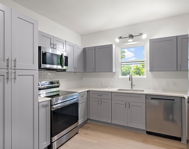 1301 Sloan St - Photo Thumbnail 2