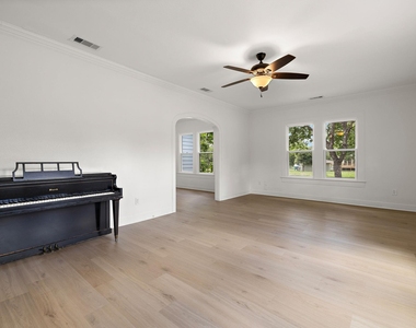 1301 Sloan St - Photo Thumbnail 7