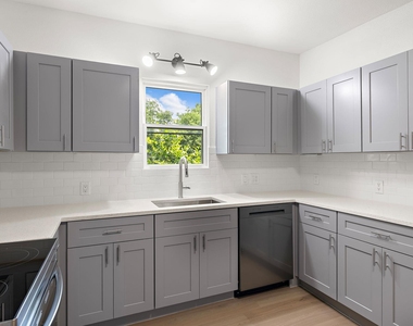 1301 Sloan St - Photo Thumbnail 11