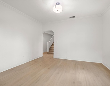 1301 Sloan St - Photo Thumbnail 9