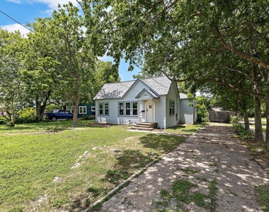 1301 Sloan St - Photo Thumbnail 4