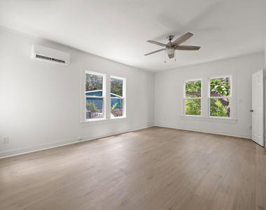 1301 Sloan St - Photo Thumbnail 15