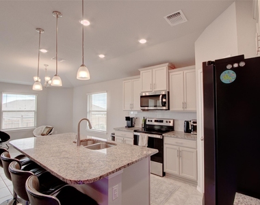 1317 Cesarina St - Photo Thumbnail 9