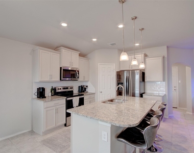 1317 Cesarina St - Photo Thumbnail 7