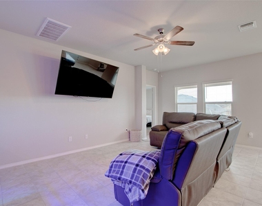 1317 Cesarina St - Photo Thumbnail 2