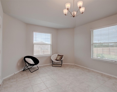 1317 Cesarina St - Photo Thumbnail 11
