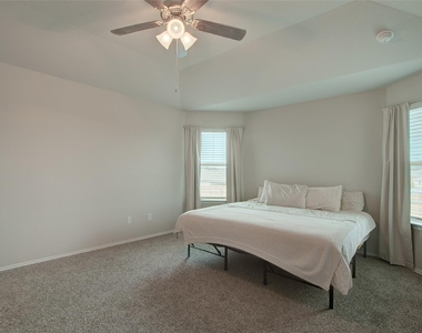 1317 Cesarina St - Photo Thumbnail 12
