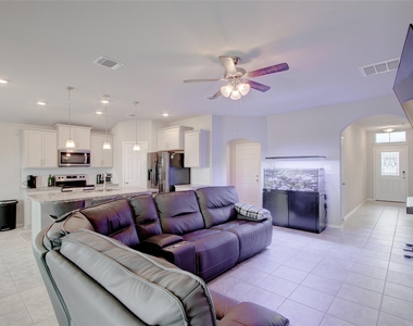 1317 Cesarina St - Photo Thumbnail 5