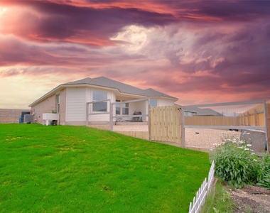 1317 Cesarina St - Photo Thumbnail 24