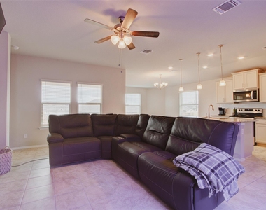 1317 Cesarina St - Photo Thumbnail 4