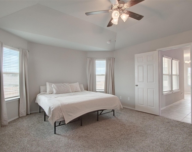 1317 Cesarina St - Photo Thumbnail 13