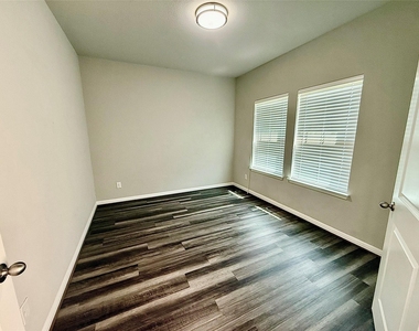 6620 Folsom Ave - Photo Thumbnail 10