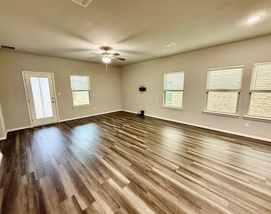 6620 Folsom Ave - Photo Thumbnail 5