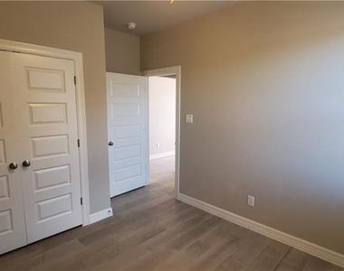109 Everett Ct - Photo Thumbnail 7