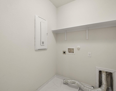 11801 Jackson Falls Way - Photo Thumbnail 25