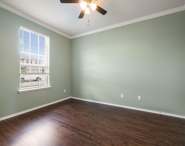 11801 Jackson Falls Way - Photo Thumbnail 4