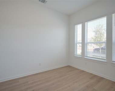 1250 N Roger Hanks Pkwy - Photo Thumbnail 12