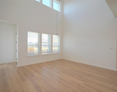 1250 N Roger Hanks Pkwy - Photo Thumbnail 4