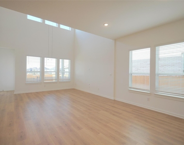 1250 N Roger Hanks Pkwy - Photo Thumbnail 3
