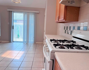 14901 Sand Dollar Ct - Photo Thumbnail 10