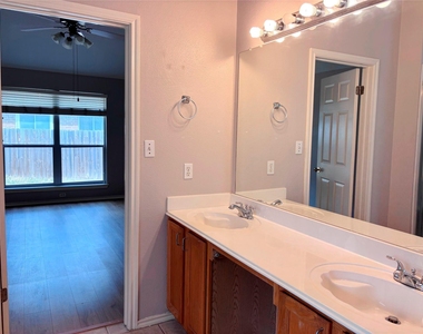 14901 Sand Dollar Ct - Photo Thumbnail 24
